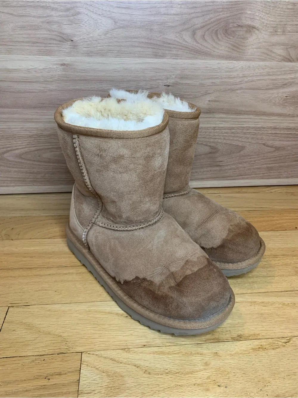 Ugg Classic Short Kids Boots - Size 2